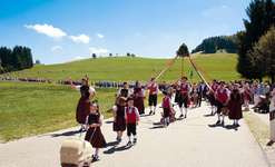 Trachtenumzug beim Hans-Thoma-Fest am Sonntagnachmittag. Foto: Birgit-Cathrin Duval